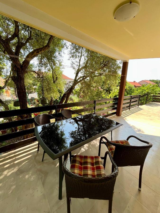 Apartmani Zora Cres Exterior foto